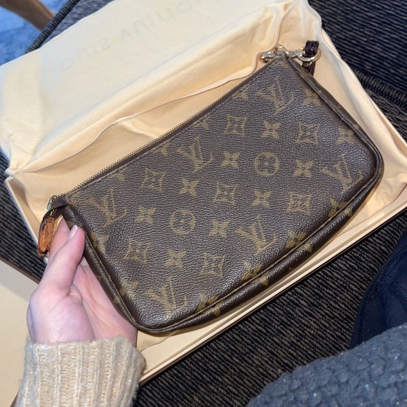 Louis Vuitton Pochette - Picture 12 of 15